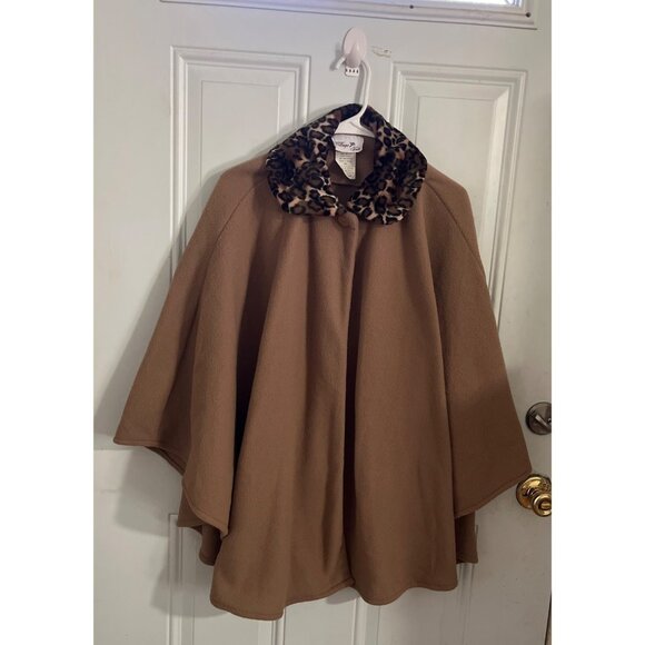 Village Fair tan with leopard collar one button cape - Picture 1 of 4
